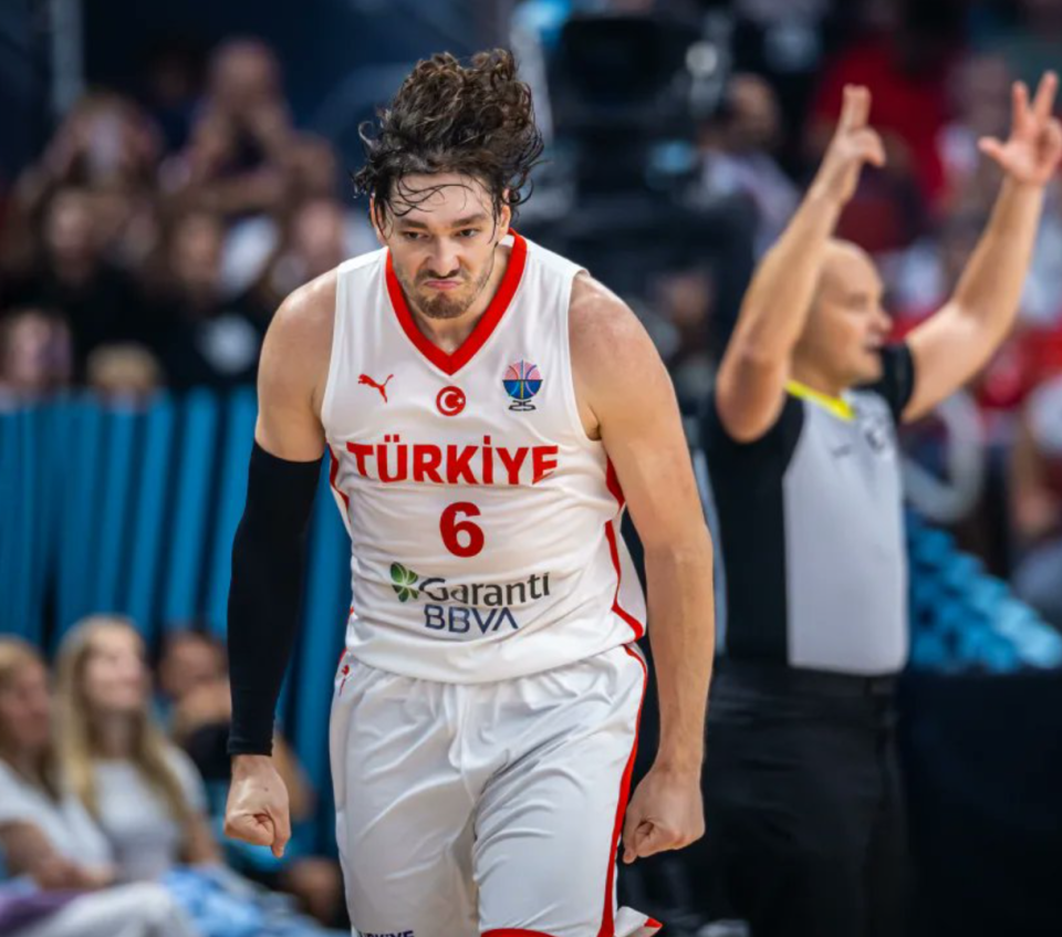 秒申京两罚, 科斯 秒申京两罚, 科斯