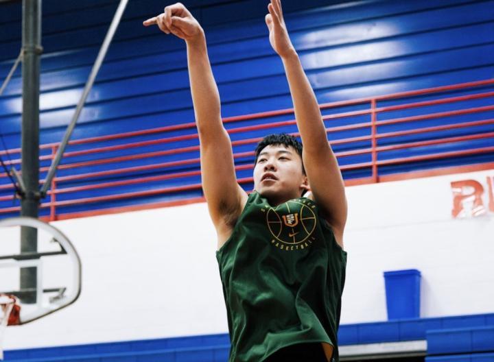 现在我和姚, 我们还是会