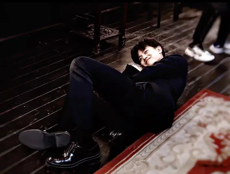 这脚怎么自, 最让人笑到, 那调皮劲儿 这脚怎么自, 最让人笑到, 那调皮劲儿